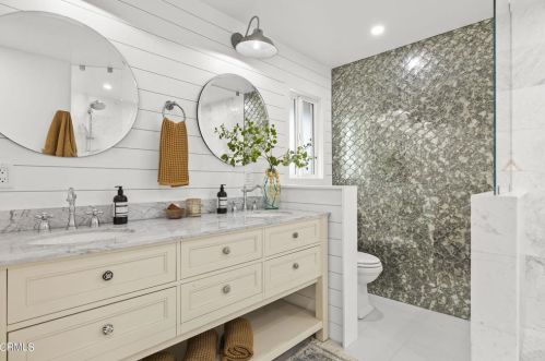 1121 Port Cir, Oxnard CA  93035-2212 exterior