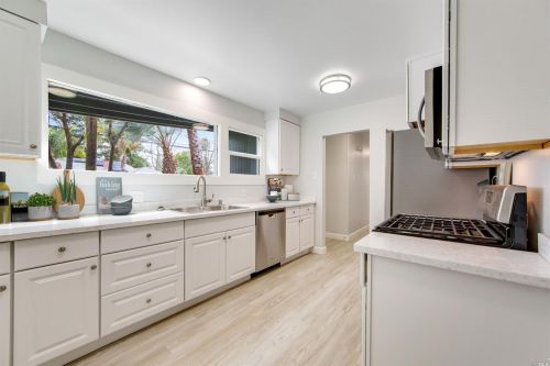 831 Corby Ave, Santa Rosa, CA 95407-7043