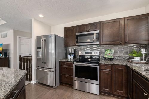 312 Isaac Tharp St, Pataskala OH 43062 exterior