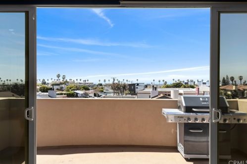 607 Gertruda Ave, Redondo Beach CA  90277-2132 exterior
