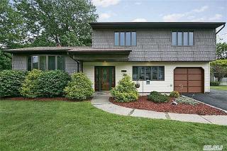 142 Nathan Dr, Bohemia, NY 11716-1320