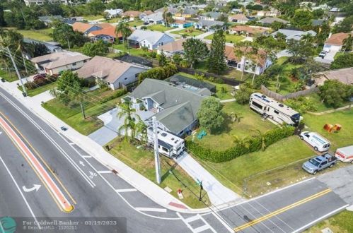 2399 Floresta Dr, Fort Pierce FL  34984-5218 exterior
