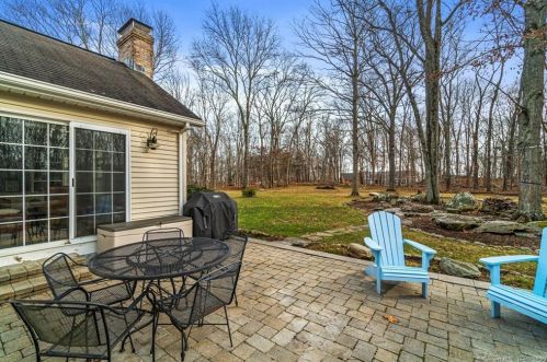 116 Town Woods Rd, Lyme, CT 06371-3517