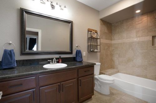 4025 Ashford Cir, Hollister CA  95023-8966 exterior