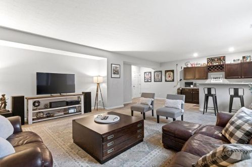 2856 Crosshurst Ct, Darbydale OH  43123-8087 exterior