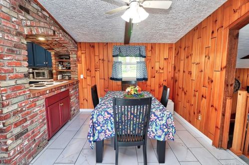 5 Manor Ln, Waterbury, CT 06716-2419