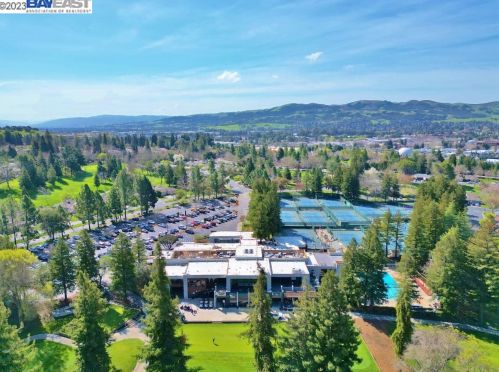 643 Silver Lake Dr, Danville, CA 94526-6259