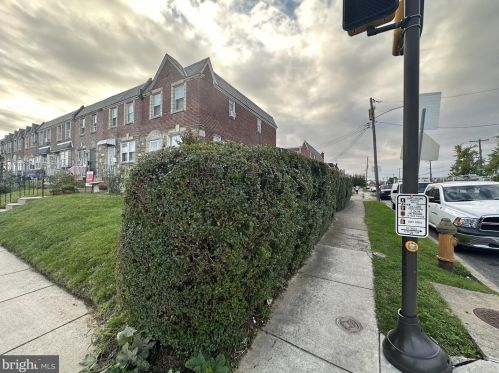 6950 Eastwood St, Philadelphia, PA 19149-1814