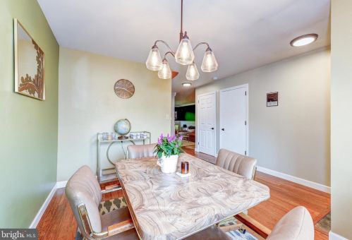 352 Winding Way, Norristown PA  19406-2633 exterior