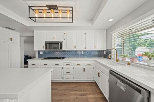 22114 Pamplico Dr, Santa Clarita CA  91350-2186 exterior