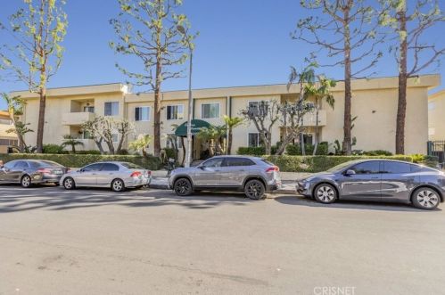 5328 Newcastle Ave, Van Nuys CA 91316-3003 exterior