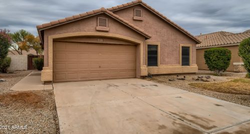 2064 Voyager Dr, Gilbert, AZ 85295-5636