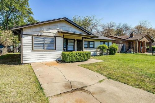 3955 Pate Dr, Fort Worth, TX 76119-3725