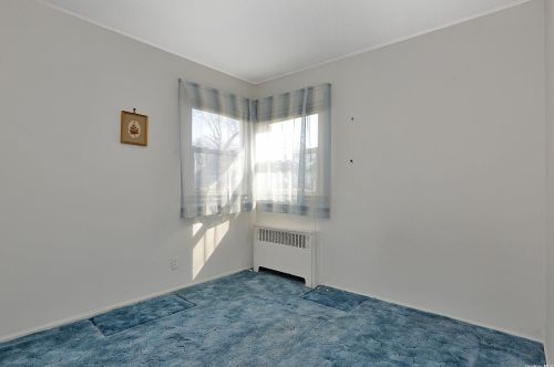 88 27th St, Copiague NY  11726-2622 exterior