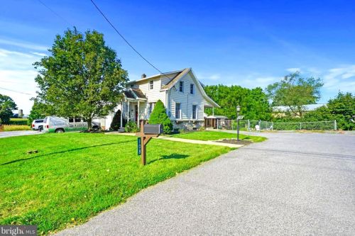 108 Line Rd, Ephrata, PA 17522-9601