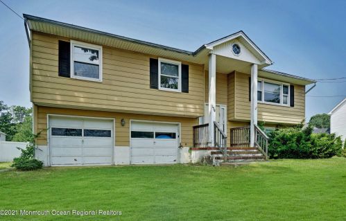 15 Primrose Dr, Lakewood, NJ 08701-3283