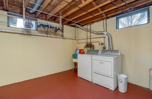 9613 Tyler St, Crown Point IN 46307-2489 exterior