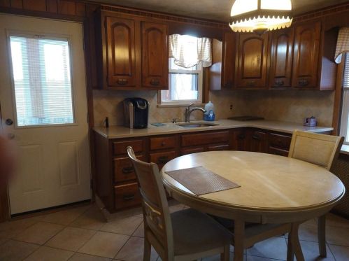 80 Everleth Ave, Warwick, RI 02888-3506