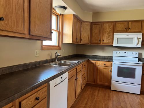 167 Paradise Dr, West Bend WI  53095-5163 exterior