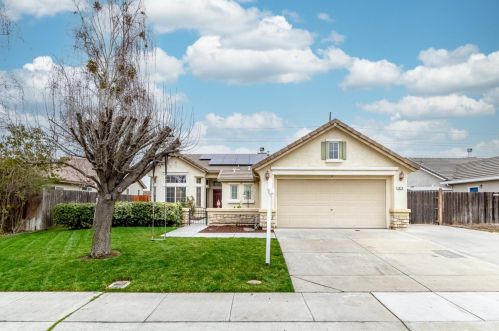 1010 Foxfire Dr, Manteca, CA 95337-6695