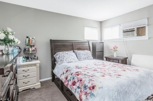 29 Clifford Ct, Huntington Station NY  11746-2106 exterior