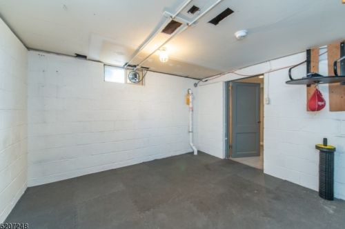 21 Diana Rd, Greystone Park NJ  07950-2104 exterior