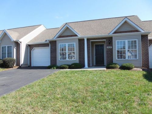 8632 Bend Dr, Roanoke, VA 24019-5889