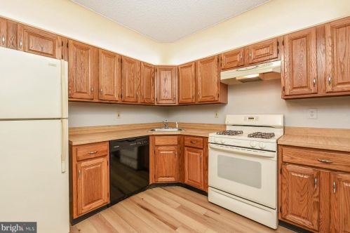 6 Voscek Ct, Lawrence Township NJ 08648-2648 exterior