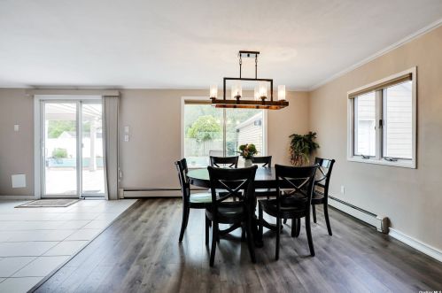 6 Hayuta Ct, Holtsville NY  11742-1206 exterior