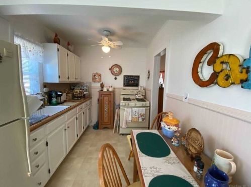 10305 Soundview Ave, Southold, NY 11971-2744