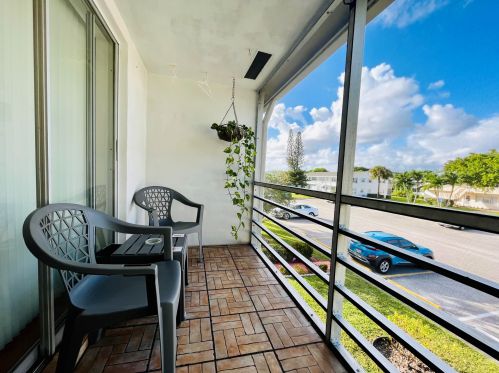 90 Coventry D, West Palm Beach FL  33417-6758 exterior