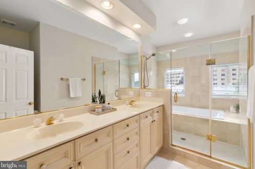 12146 Chancery Sta Cir, Herndon VA 20190-5801 exterior