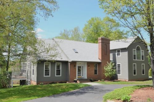 1136 Main St, South Glastonbury, CT 06073-2105