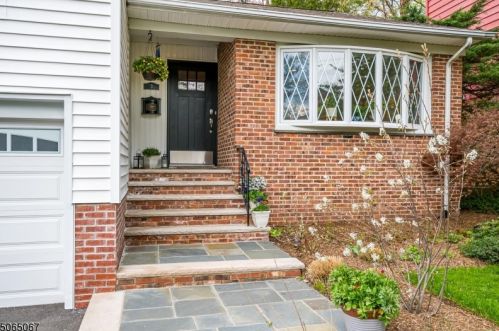 3 Girard Pl, Maplewood, NJ 07040-3107