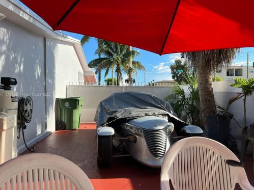 1191 53 St, Hialeah FL  33012-9005 exterior