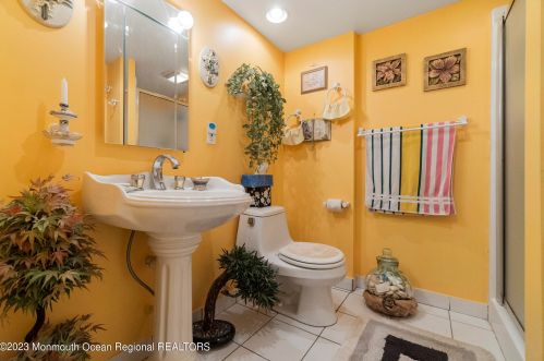 40 Wilson Ave, Morganville NJ  07751-9786 exterior