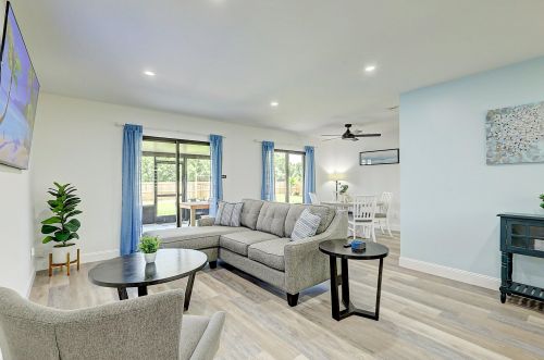 2070 West Dunbrooke Cir, Fort Pierce, FL 34952-8122