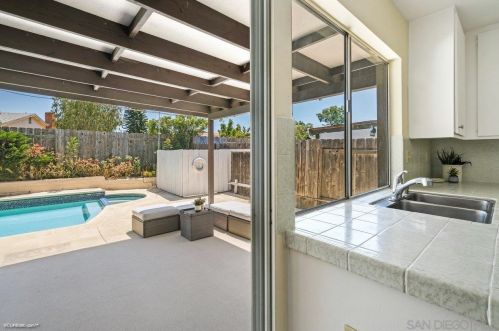 8211 Elston Pl, San Diego CA 92126-2213 exterior