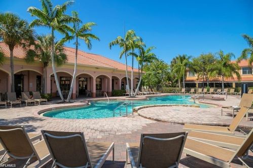 7797 Bristol Cir, Naples FL  34120-0702 exterior