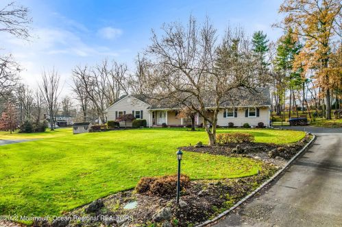 8 Balmoral Ln, Scotch Plains, NJ 07076-2203