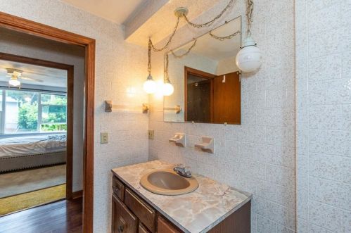 79 Thelma St, North Providence RI  02904-4560 exterior