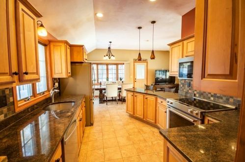 31 Jerome St, Berkley MA 02779-1121 exterior