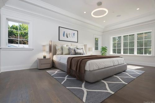 19 Rugby Rd, New Rochelle NY  10804-3924 exterior