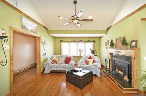 111 Stoothoff Rd, Elwood, NY 11731-3921