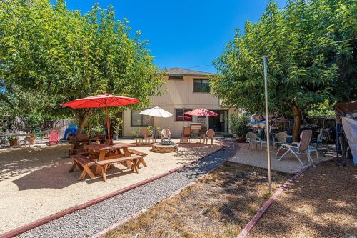 108 Duchess Ct, Windsor CA  95492-8043 exterior