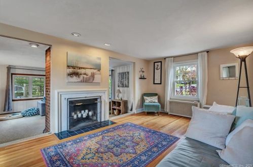 210 Garfield Ave, North Haven, CT 06473-4325