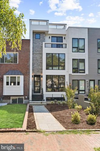 3726 R St, Washington, DC 20007-2124