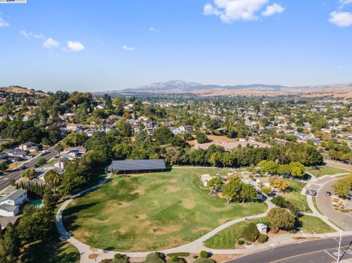 7793 Peppertree Rd, Pleasanton CA  94568-1348 exterior