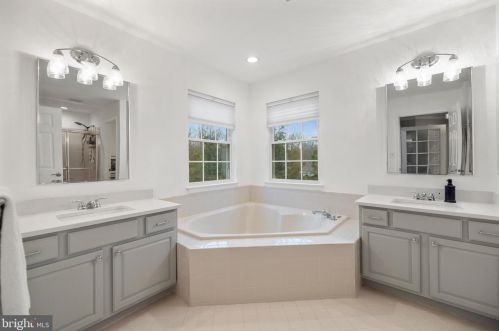 951 Rhonda Pl, Leesburg VA  20175-5632 exterior