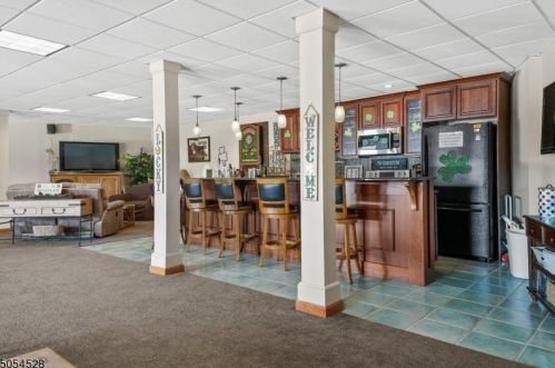 1 Mohawk Xing, Wantage NJ  07461-4539 exterior